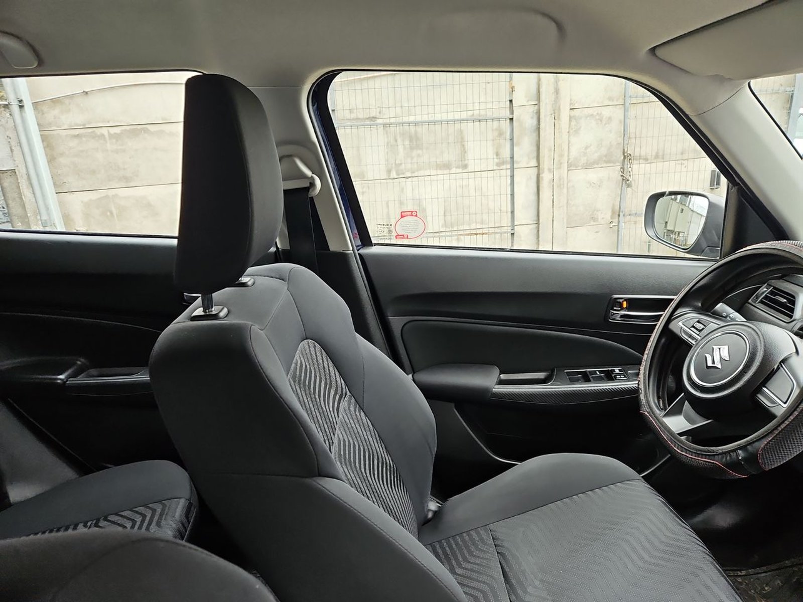 SUZUKI SWIFT 2025 - Imagen 13 de 15