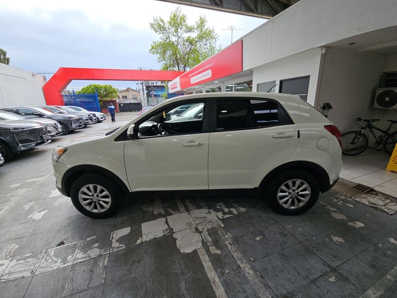 SsangYong KORANDO 2014 - Imagen 9 de 15