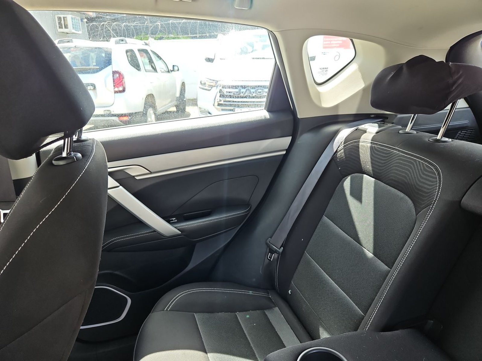 GEELY COOLRAY 2023 - Imagen 11 de 15