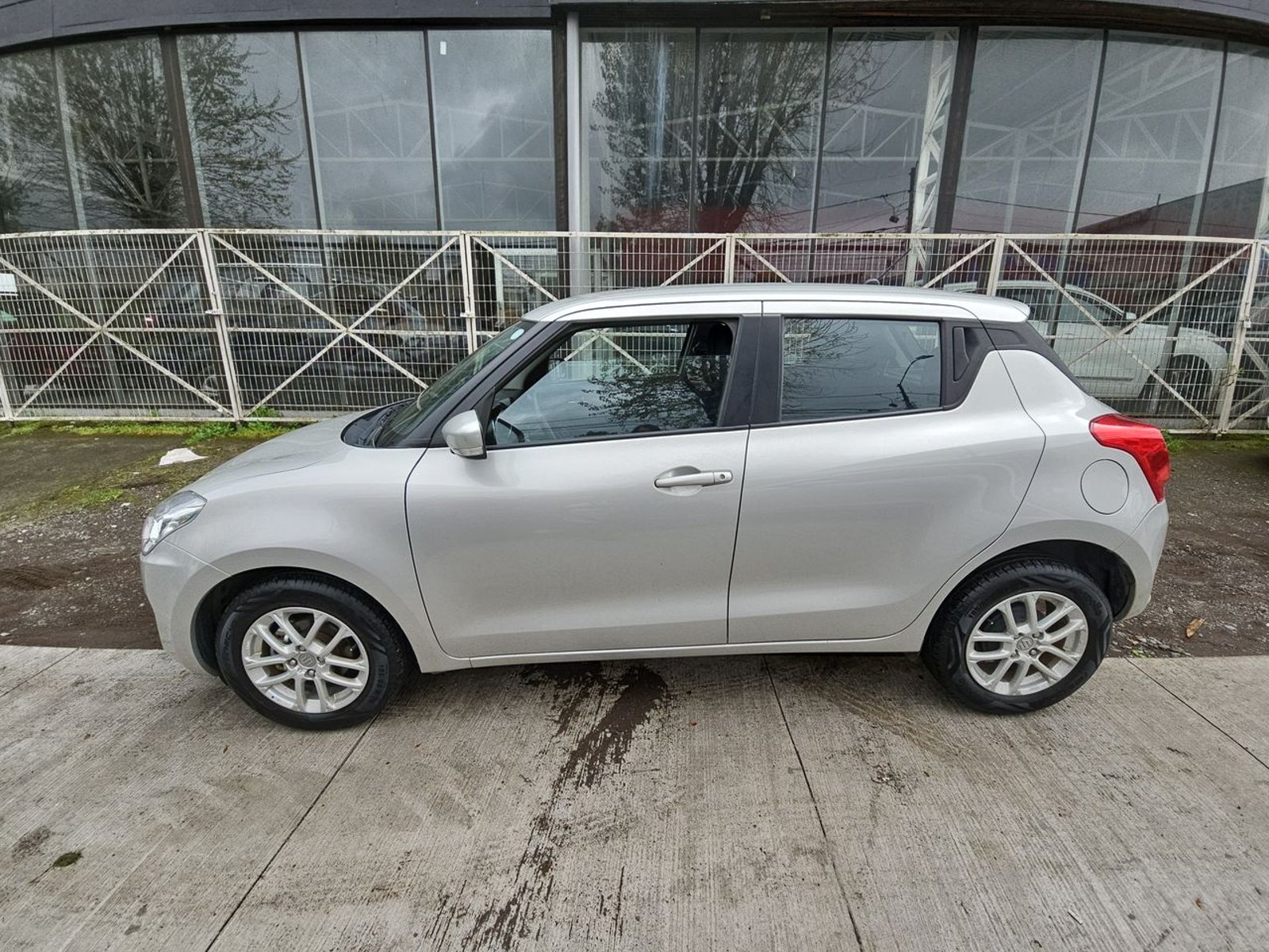 Suzuki SWIFT 2023 - Foto 5 de 15