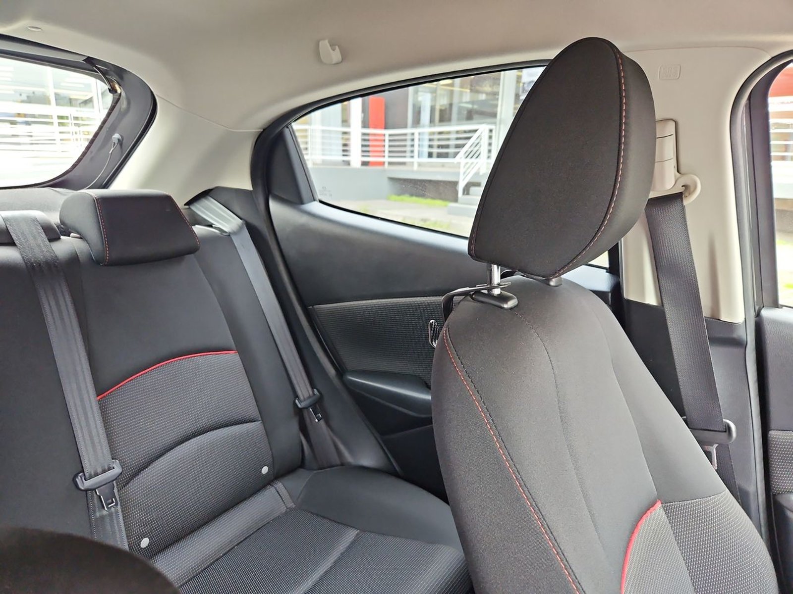 MAZDA 2 2023 - Imagen 12 de 15