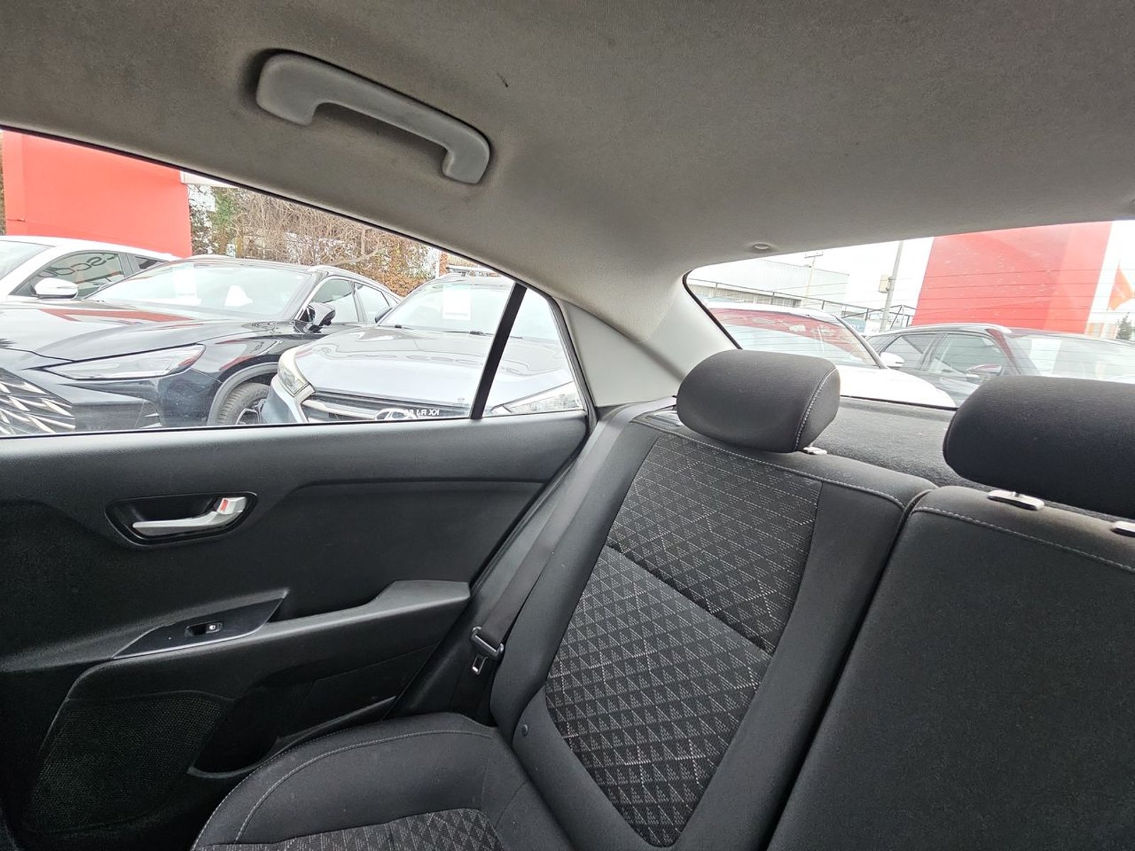 Kia RIO 4 2019 - Imagen 13 de 15
