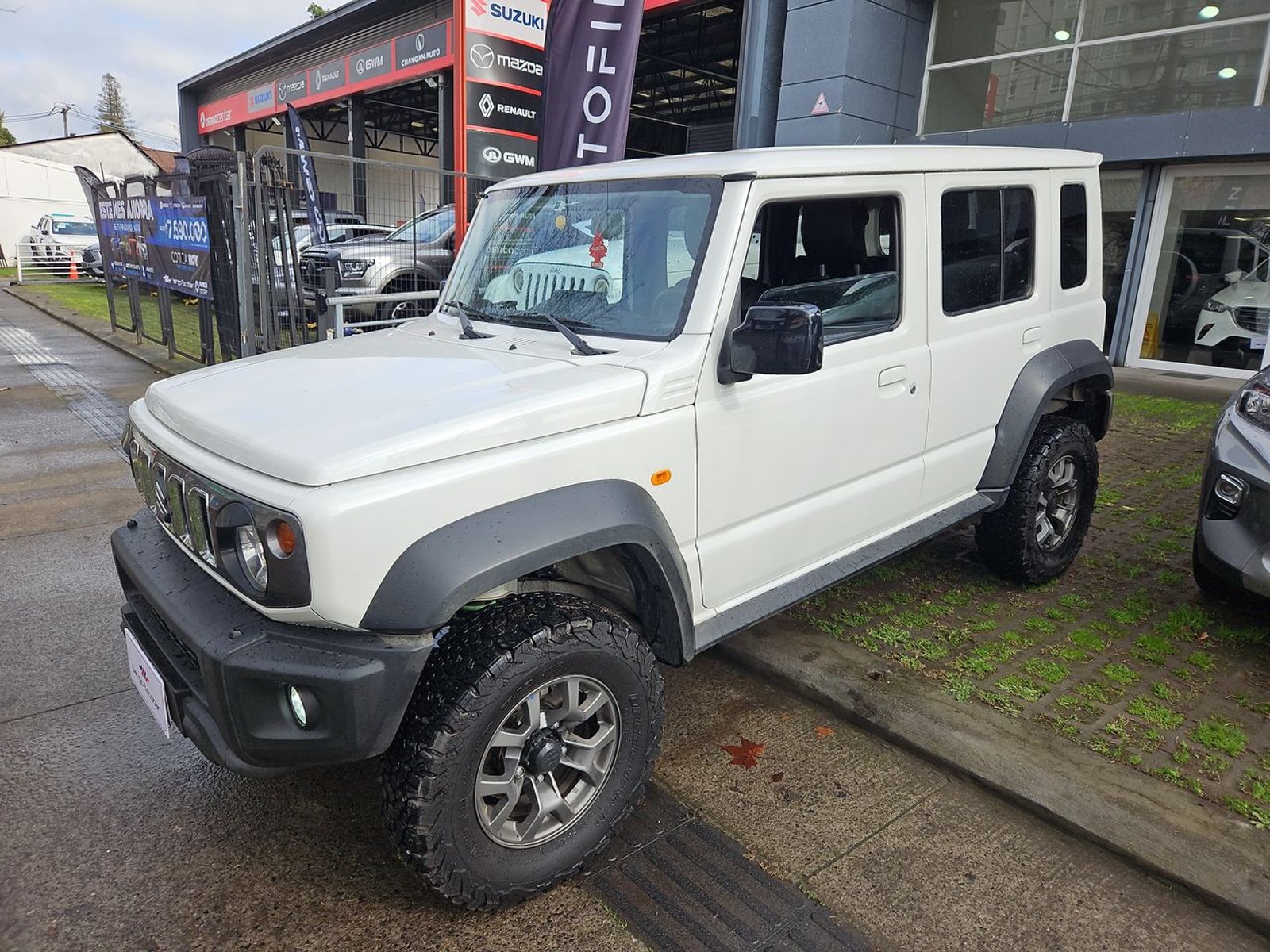 SUZUKI JIMNY 2025 - Foto 4 de 15
