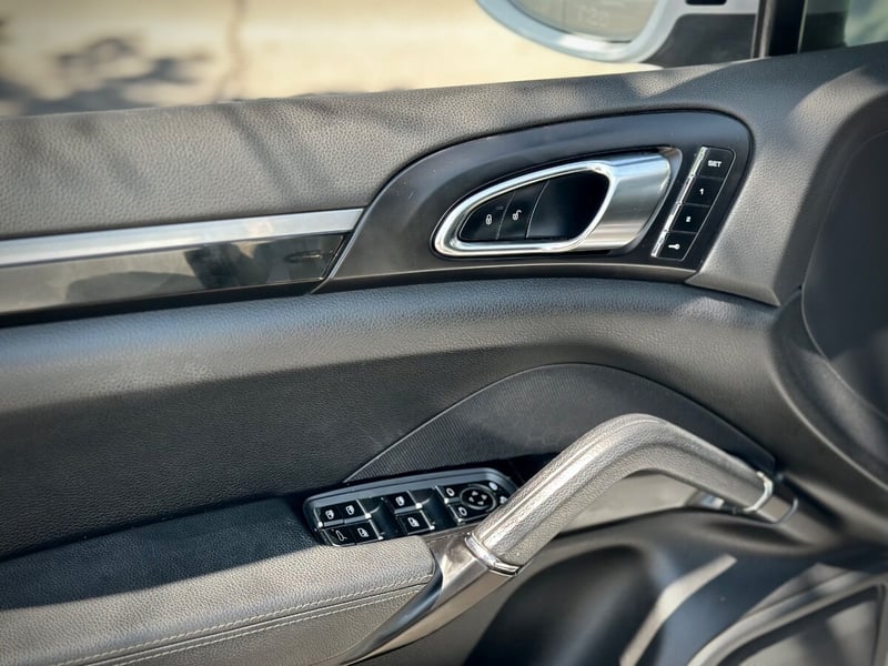 Porsche CAYENNE PlATINUM EDITION 2017 - Imagen 8 de 10