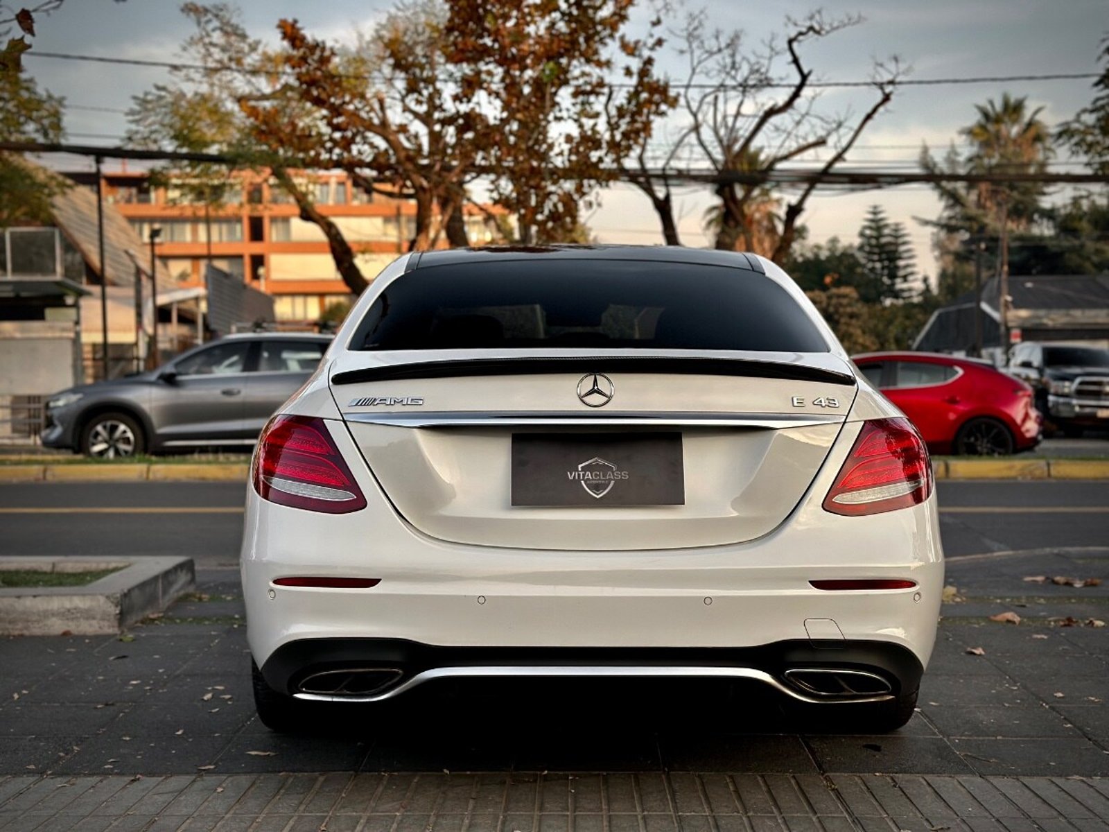 MERCEDES-BENZ E 43 AMG 2017 - Imagen 5 de 10