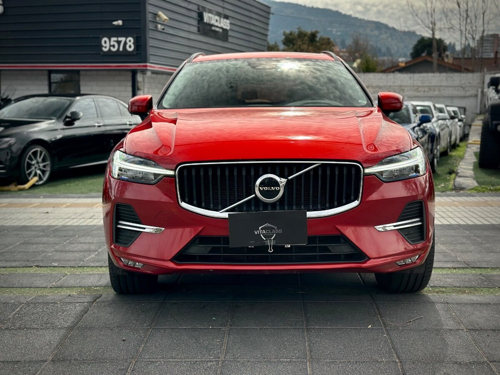 Volvo XC60 B5 PLUS HYBRID 2024 - Foto 2 de 10