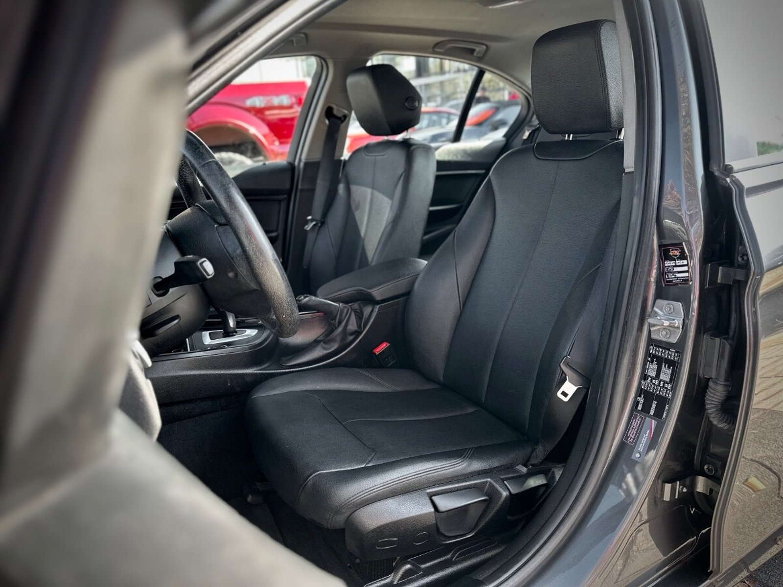 BMW 318 LCI 2016 - Imagen 8 de 10