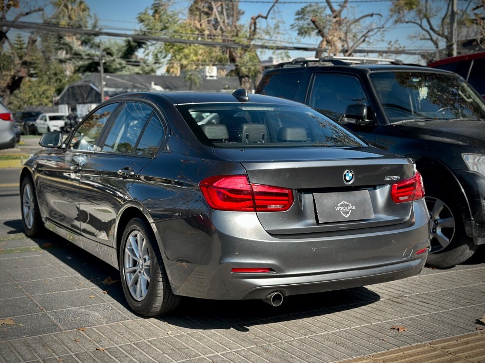 BMW 318 LCI 2016 - Imagen 4 de 10