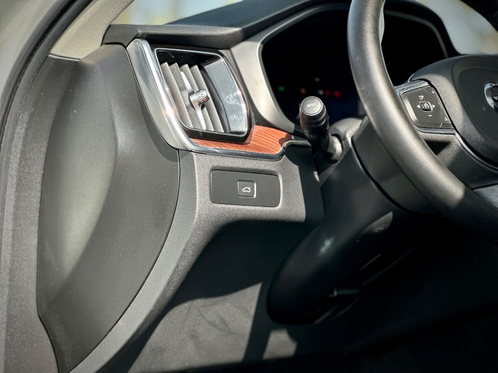 VOLVO XC60 B5 PLUS AWD HIBRIDA 2024 - Imagen 9 de 10