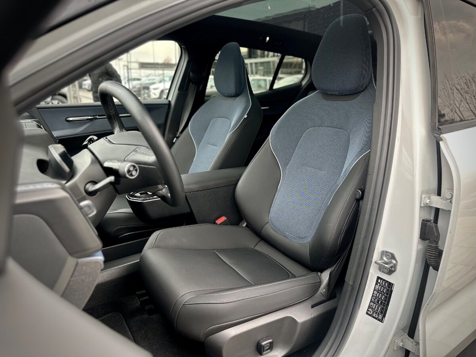 Volvo EX30 ULTRA 2024 - Imagen 9 de 10