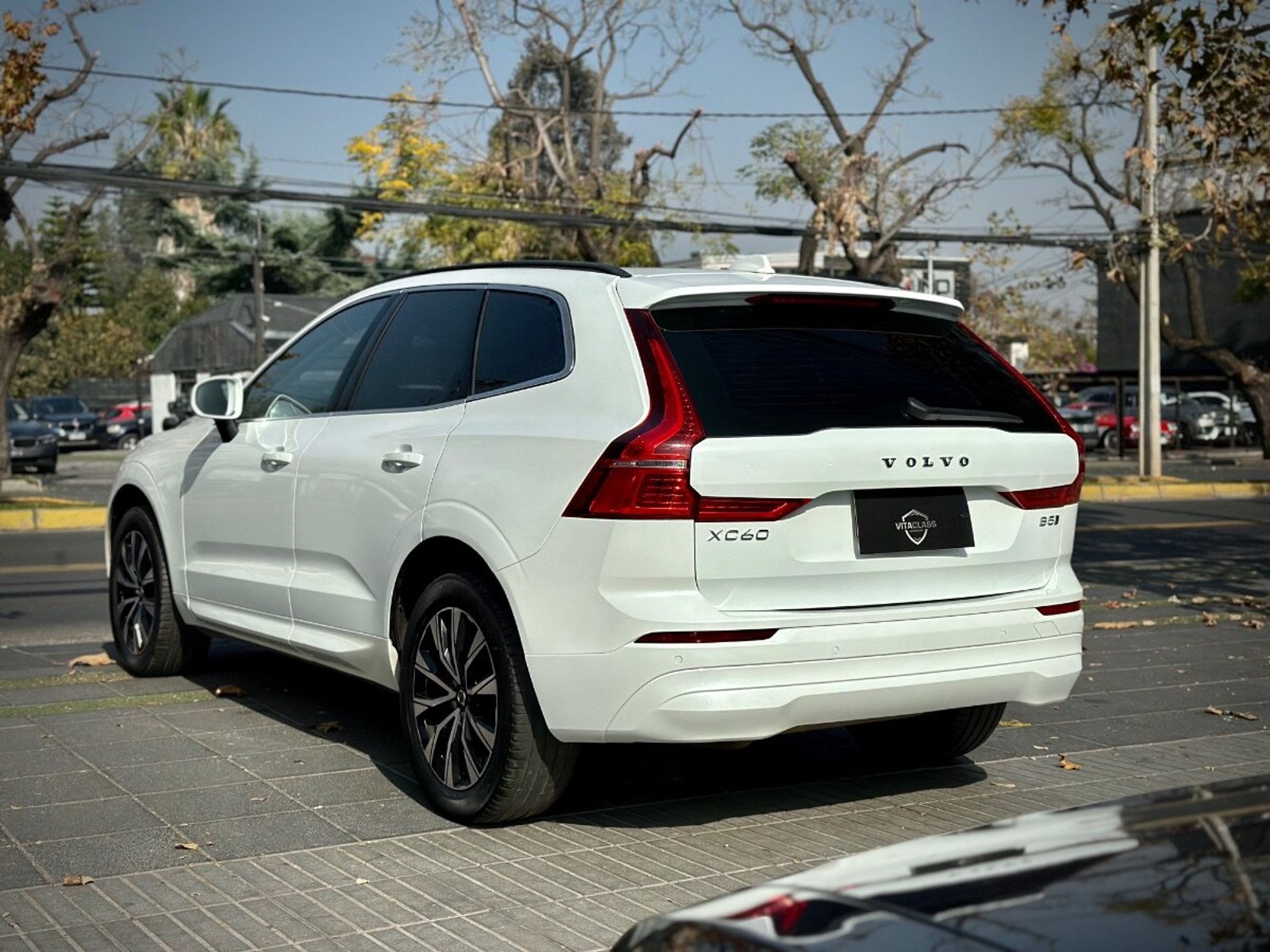 VOLVO XC60 B5 PLUS AWD HIBRIDA 2024 - Imagen 4 de 10