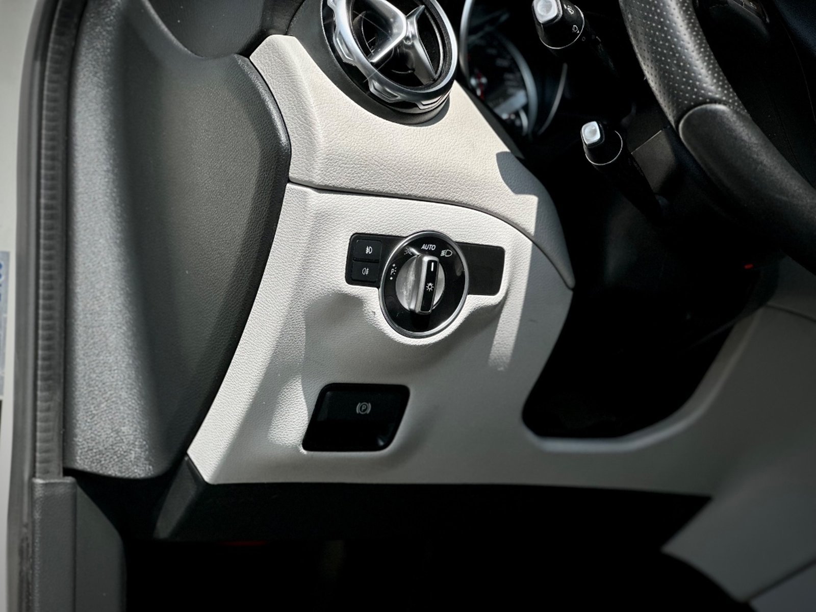 MERCEDES-BENZ GLA 200 d 2018 - Imagen 8 de 10