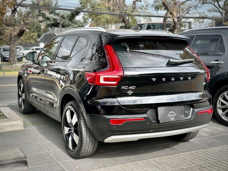 Volvo XC40 T4 PLUS 2022 - Imagen 4 de 10