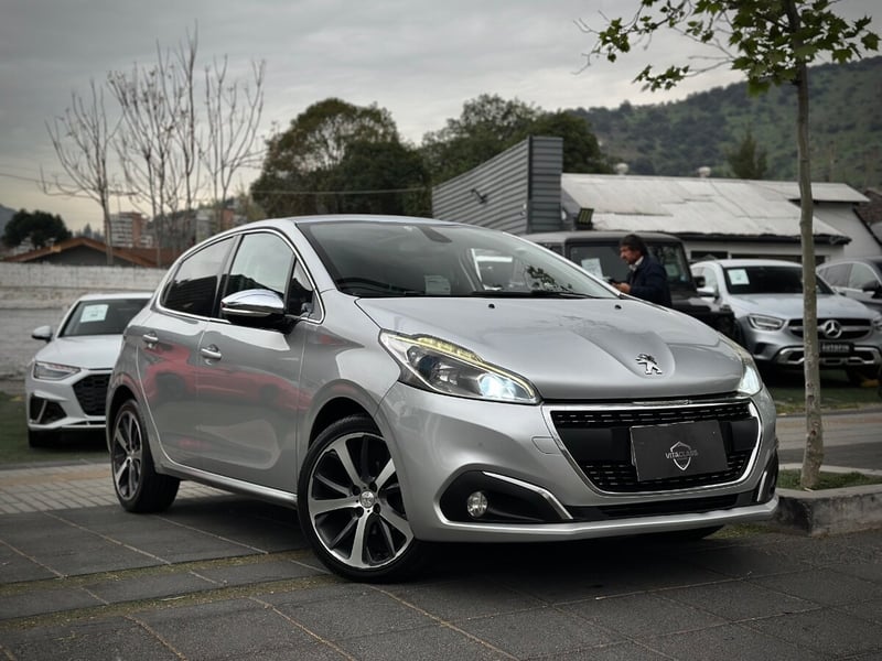 Peugeot 208 BLUEHDI ALLURE PACK 2019 - Imagen 3 de 10