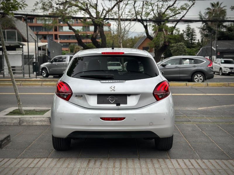 Peugeot 208 BLUEHDI ALLURE PACK 2019 - Imagen 5 de 10