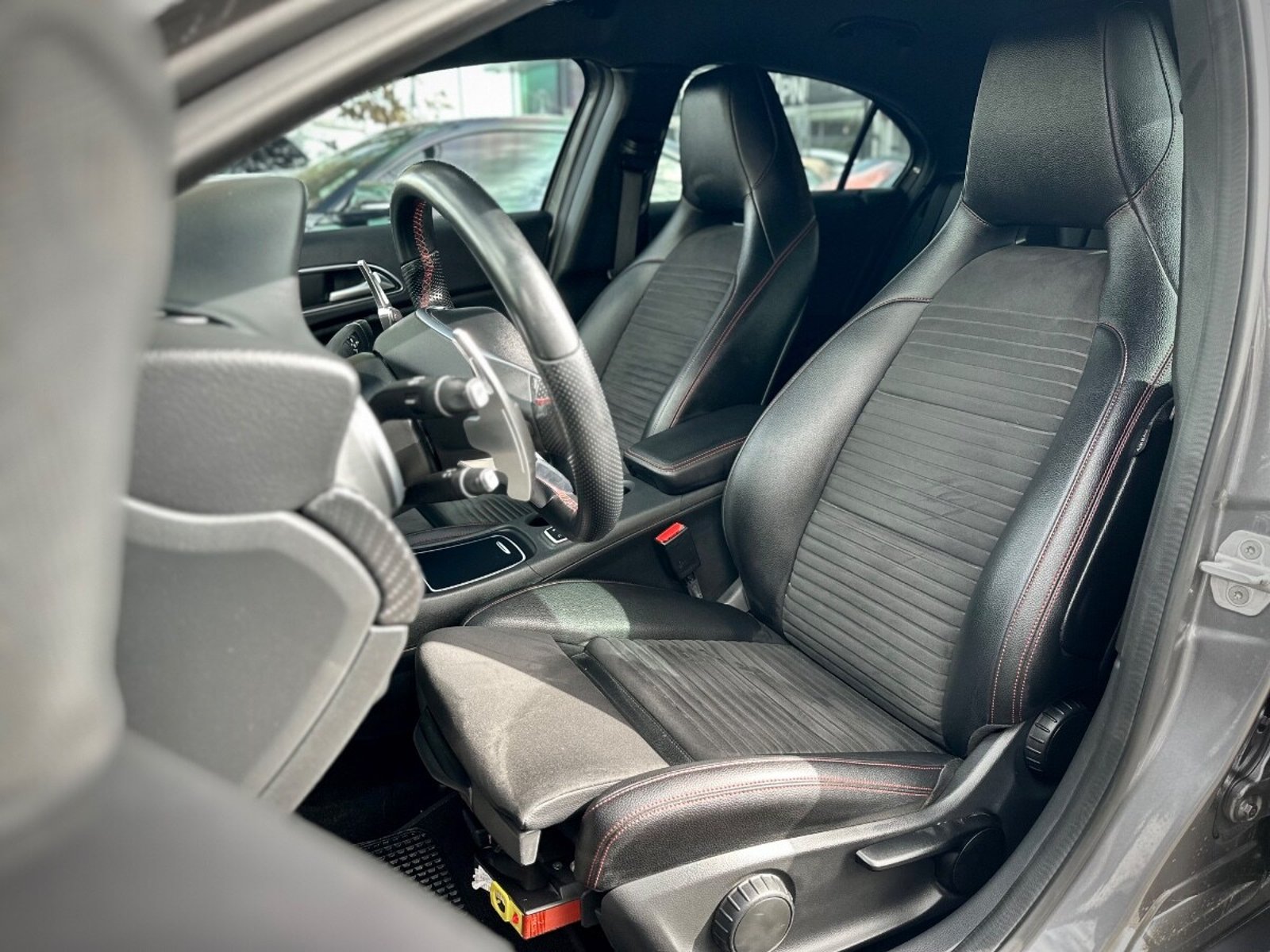 MERCEDES-BENZ A200 D 2017 - Imagen 8 de 10