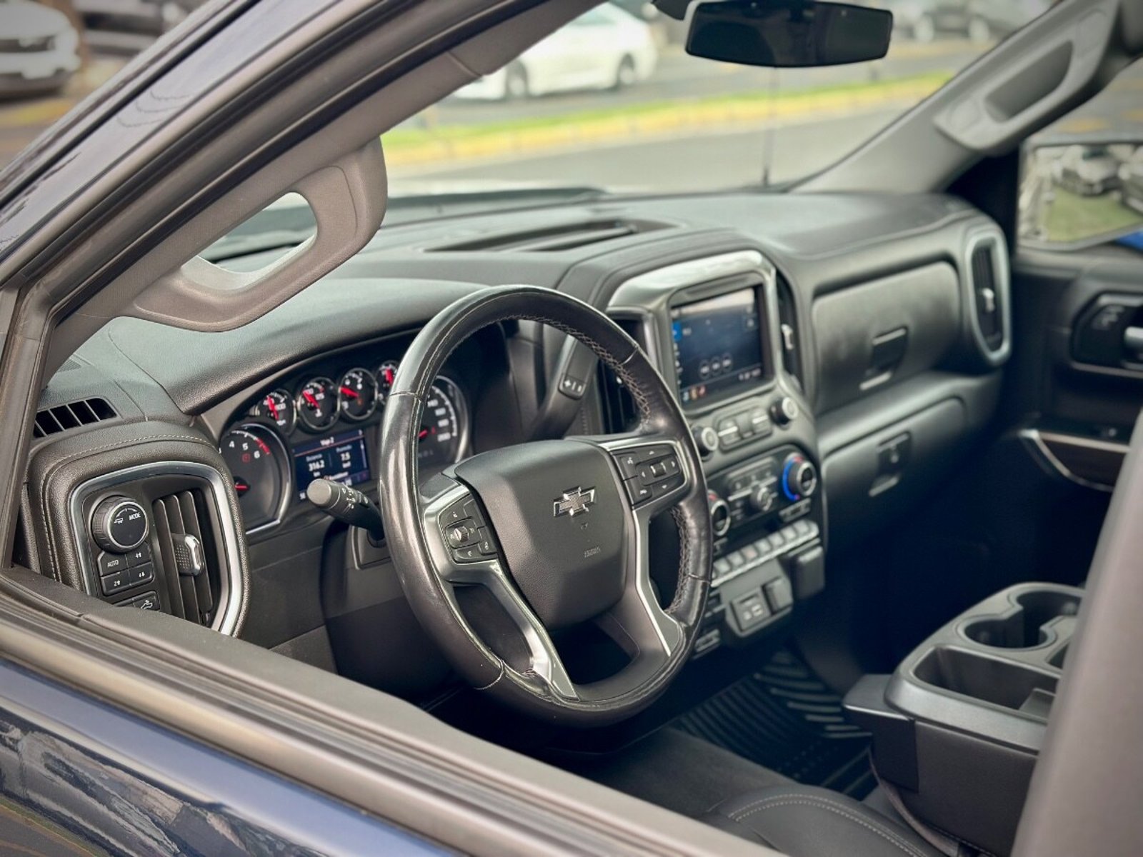 CHEVROLET SILVERADO LT Z71 TRAIL BOSS 2022 - Imagen 7 de 10
