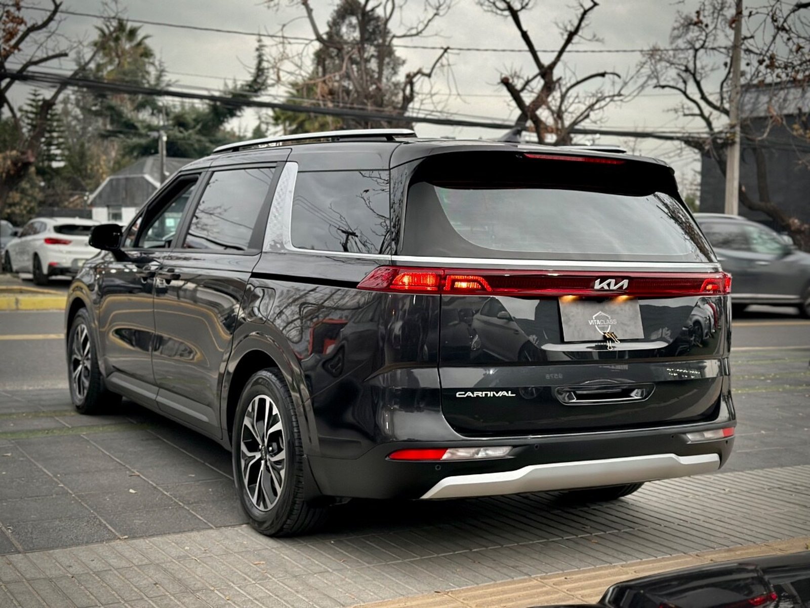 Kia CARNIVAL EX 2022 - Foto 4 de 10