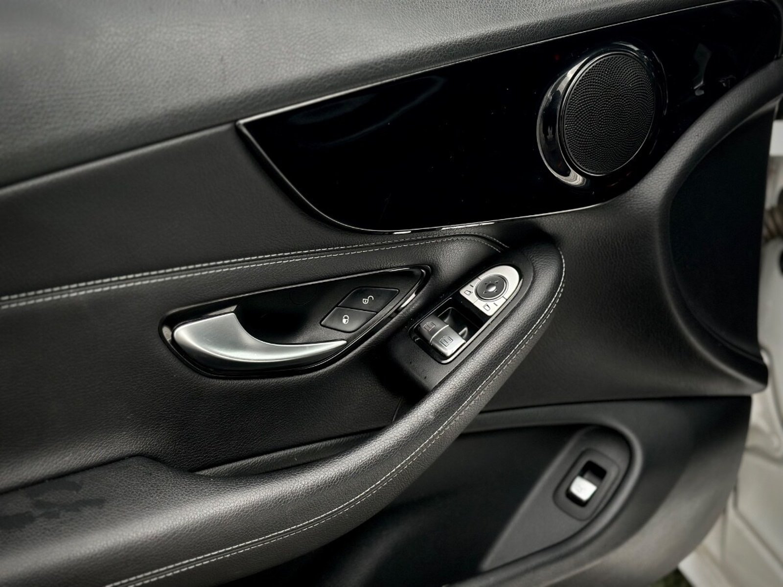 Mercedes-Benz C200 COUPE 2016 - Imagen 8 de 10