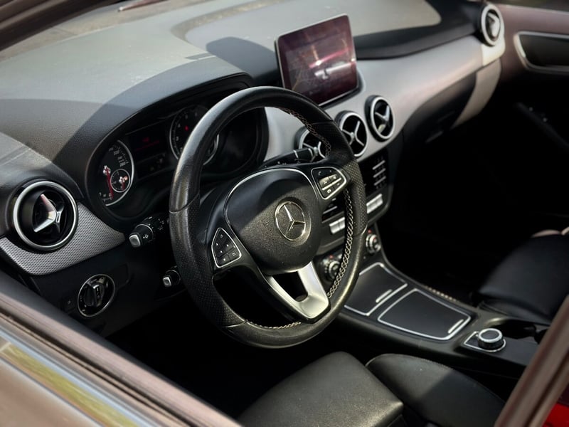 Mercedes-Benz B200 URBAN 2020 - Imagen 7 de 10