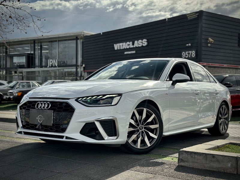 Audi A4 S LINE 2023