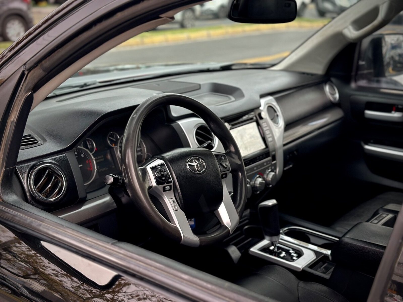 TOYOTA TUNDRA SR5 2018 - Imagen 6 de 9