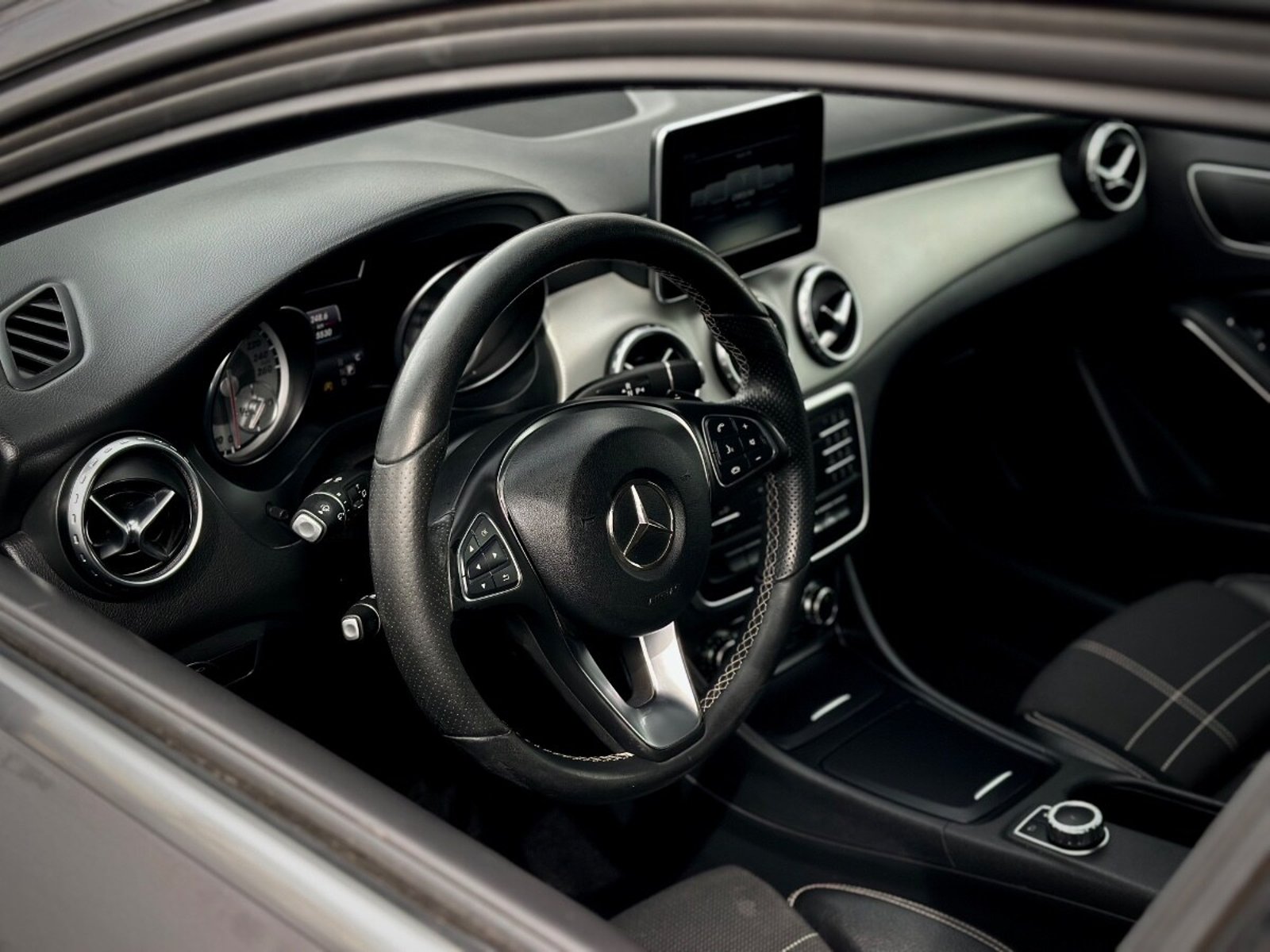 Mercedes-Benz GLA 200 URBAN 2017 - Imagen 7 de 10