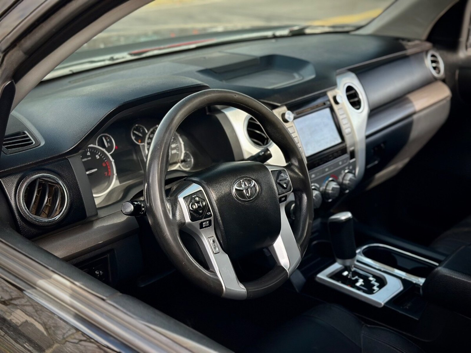 Toyota TUNDRA SR5 2018 - Imagen 7 de 10