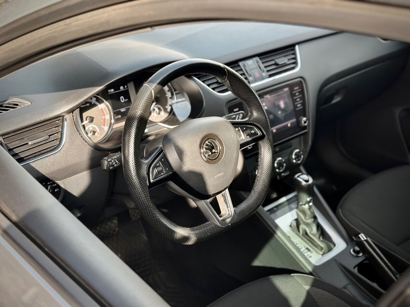 SKODA OCTAVIA AMBIENTE 2019 - Imagen 7 de 10