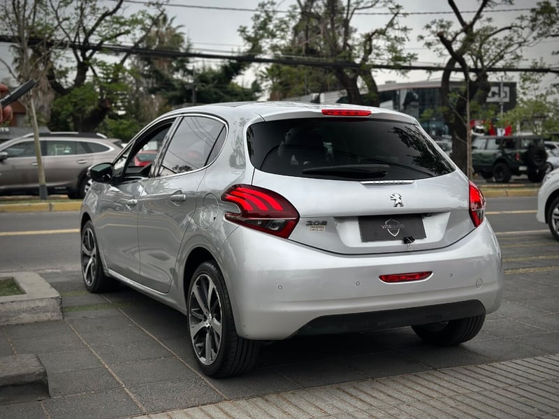 Peugeot 208 BLUEHDI ALLURE PACK 2019 - Imagen 4 de 10