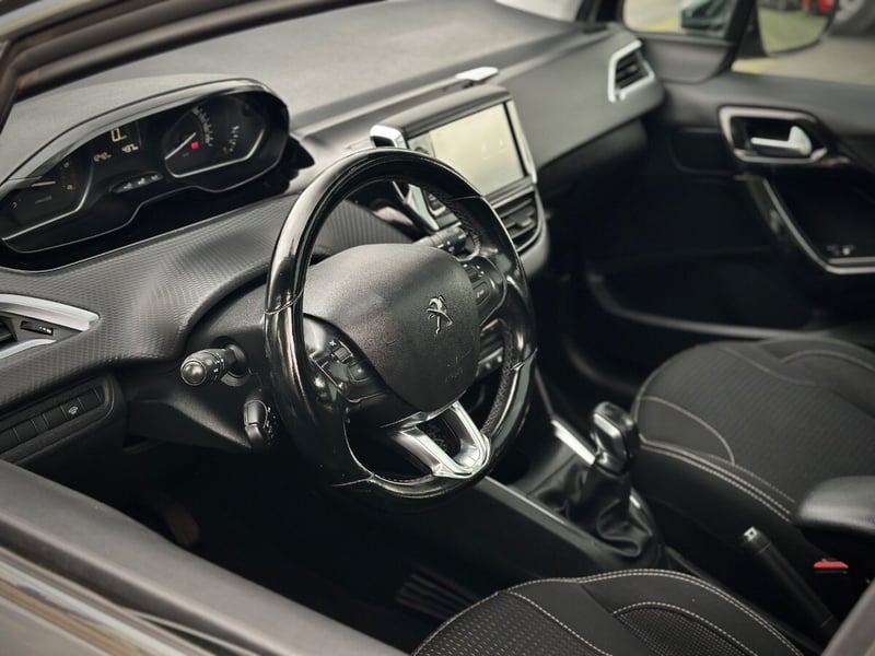 Peugeot 208 BLUEHDI ALLURE PACK 2019 - Imagen 7 de 10