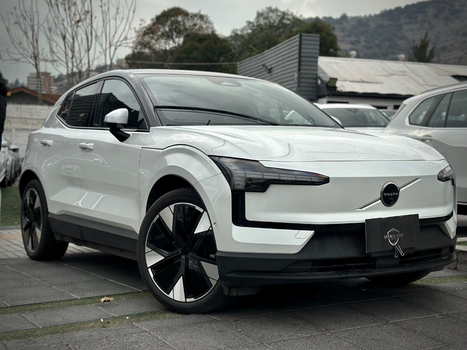 Volvo EX30 ULTRA 2024 - Imagen 3 de 10