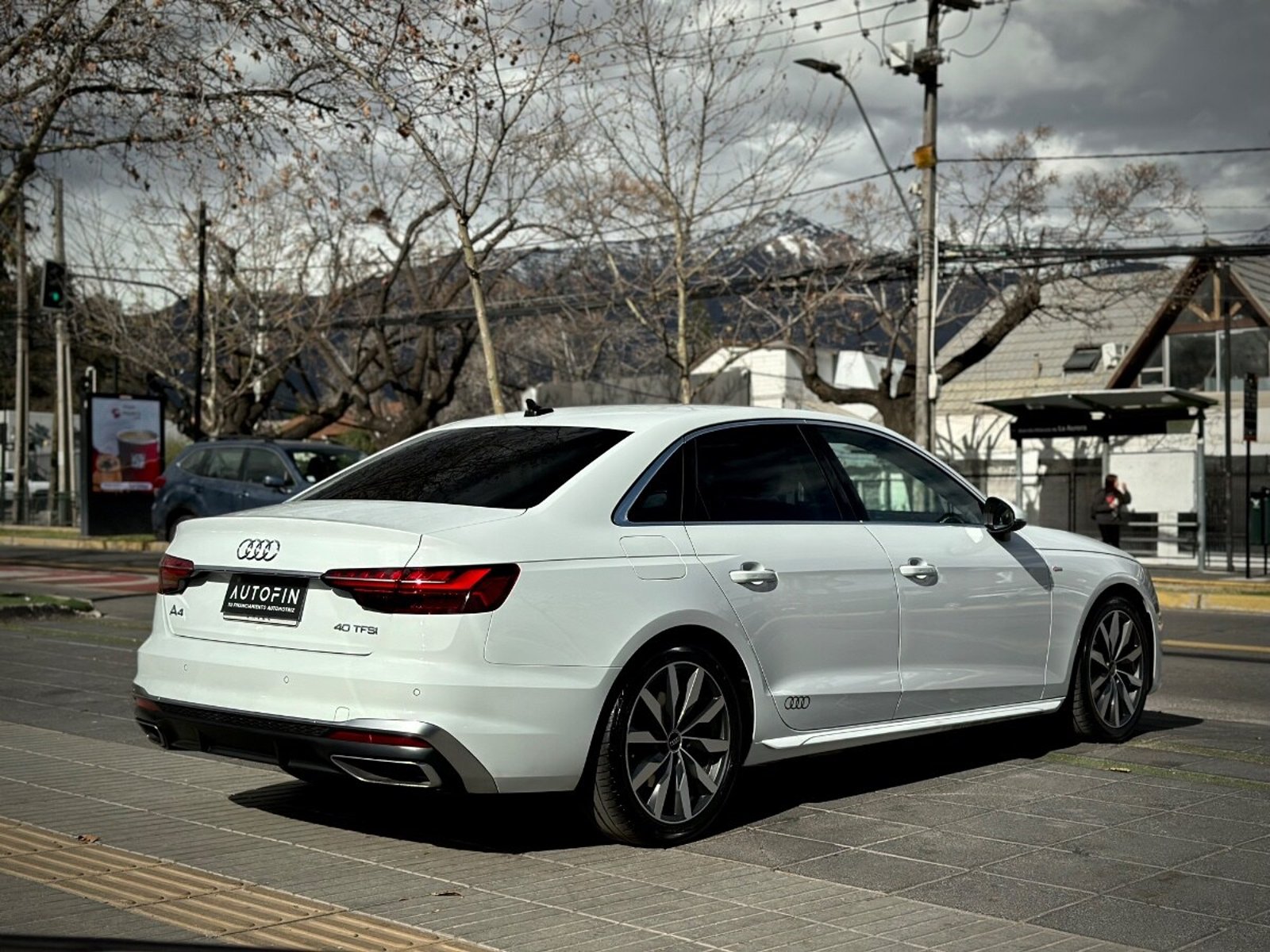 Audi A4 S LINE 2023 - Imagen 6 de 10