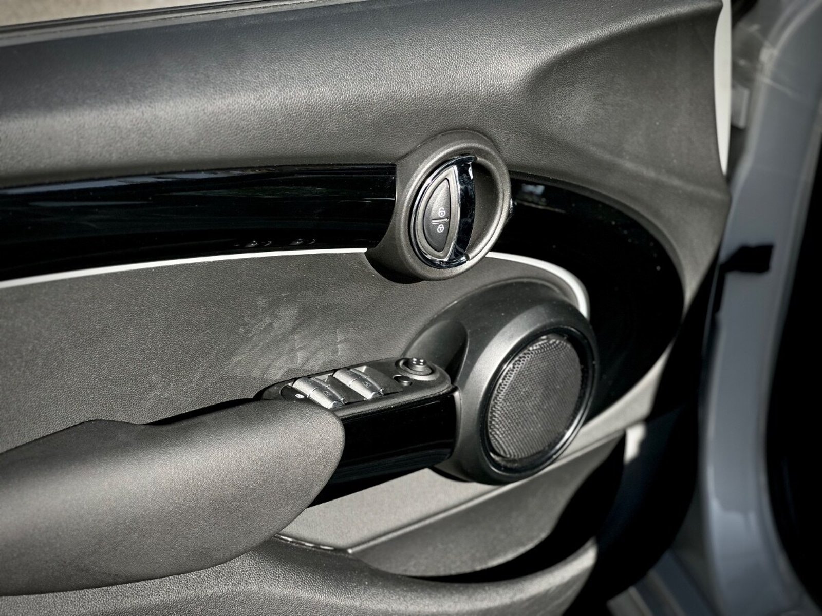 MINI COOPER S LOOK JCW 2022 - Imagen 8 de 9
