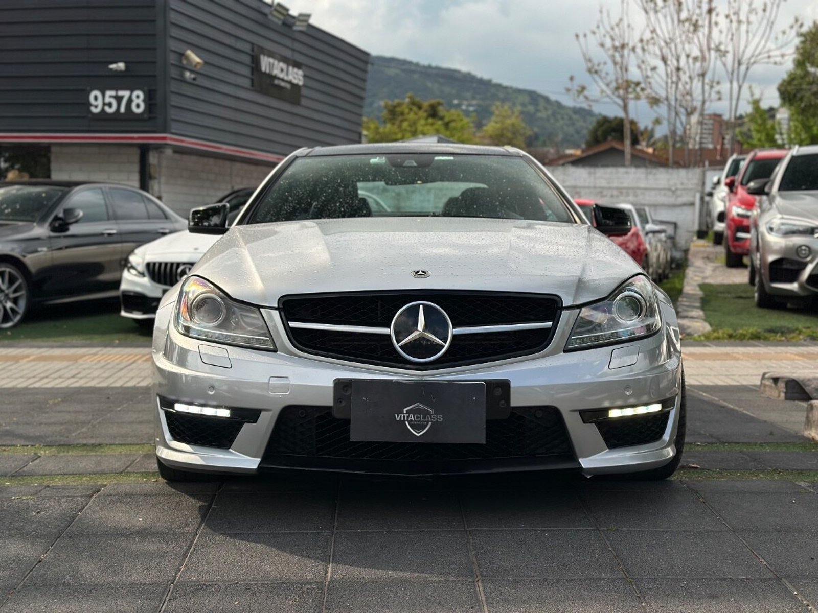 Mercedes-Benz C63 AMG 2012 - Foto 2 de 10