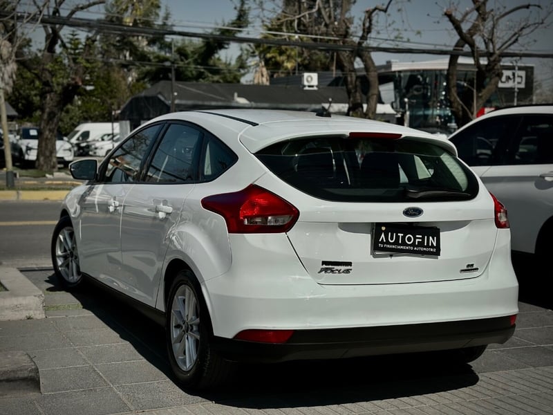 Ford FOCUS SE 2015 - Imagen 4 de 10