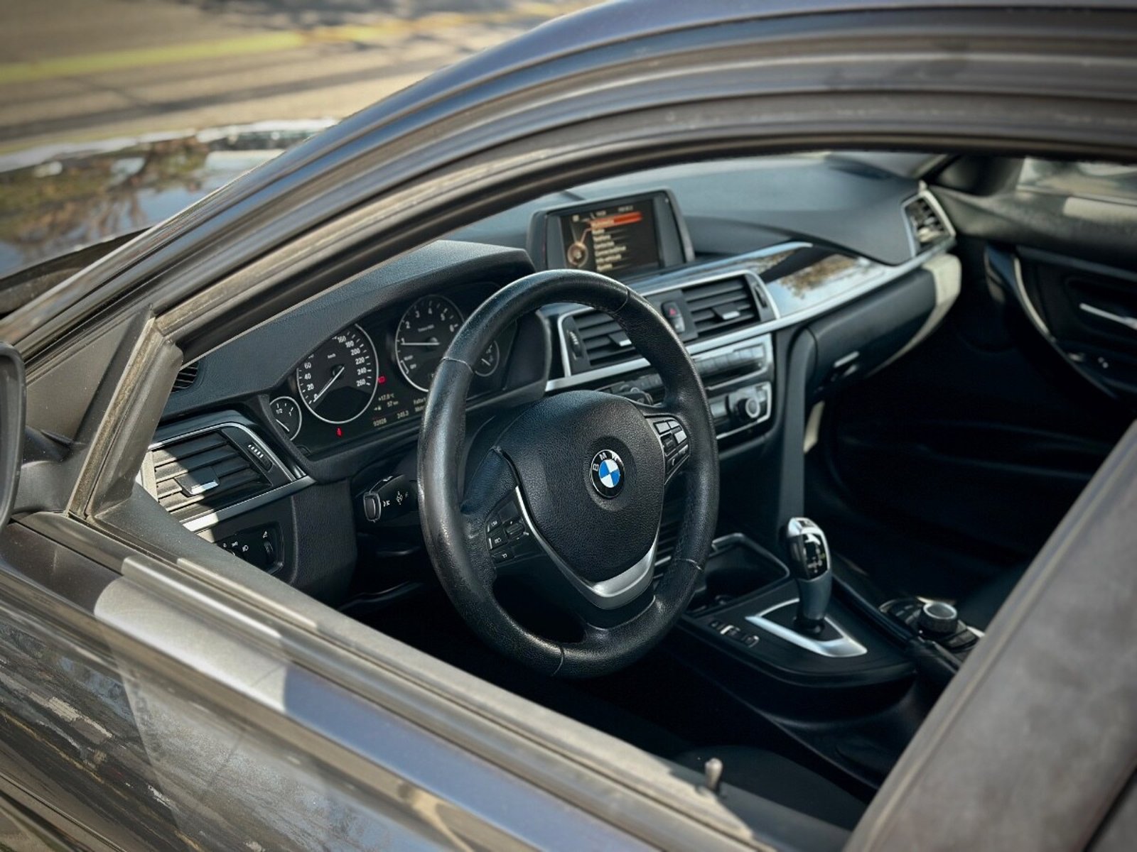 BMW 318 LCI 2016 - Imagen 7 de 10