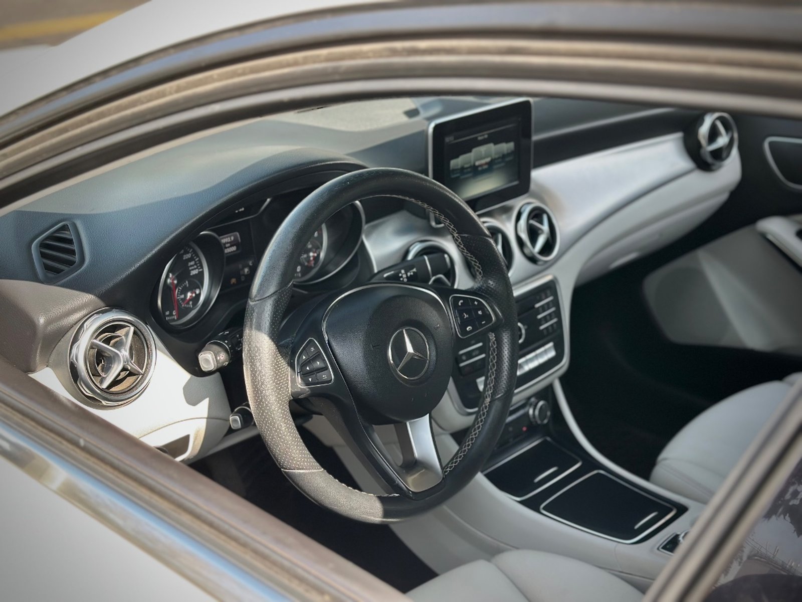 MERCEDES-BENZ GLA 200 d 2018 - Imagen 7 de 10