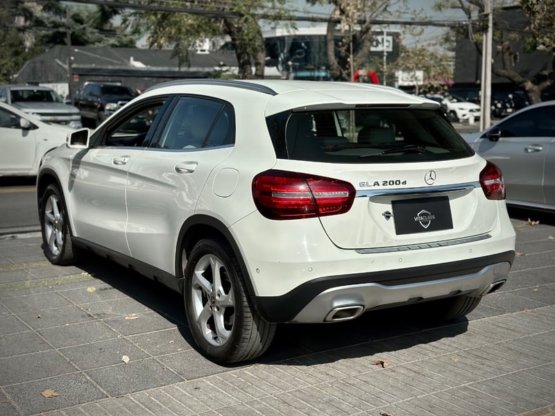 Mercedes-Benz GLA 200 d 2018 - Imagen 4 de 10