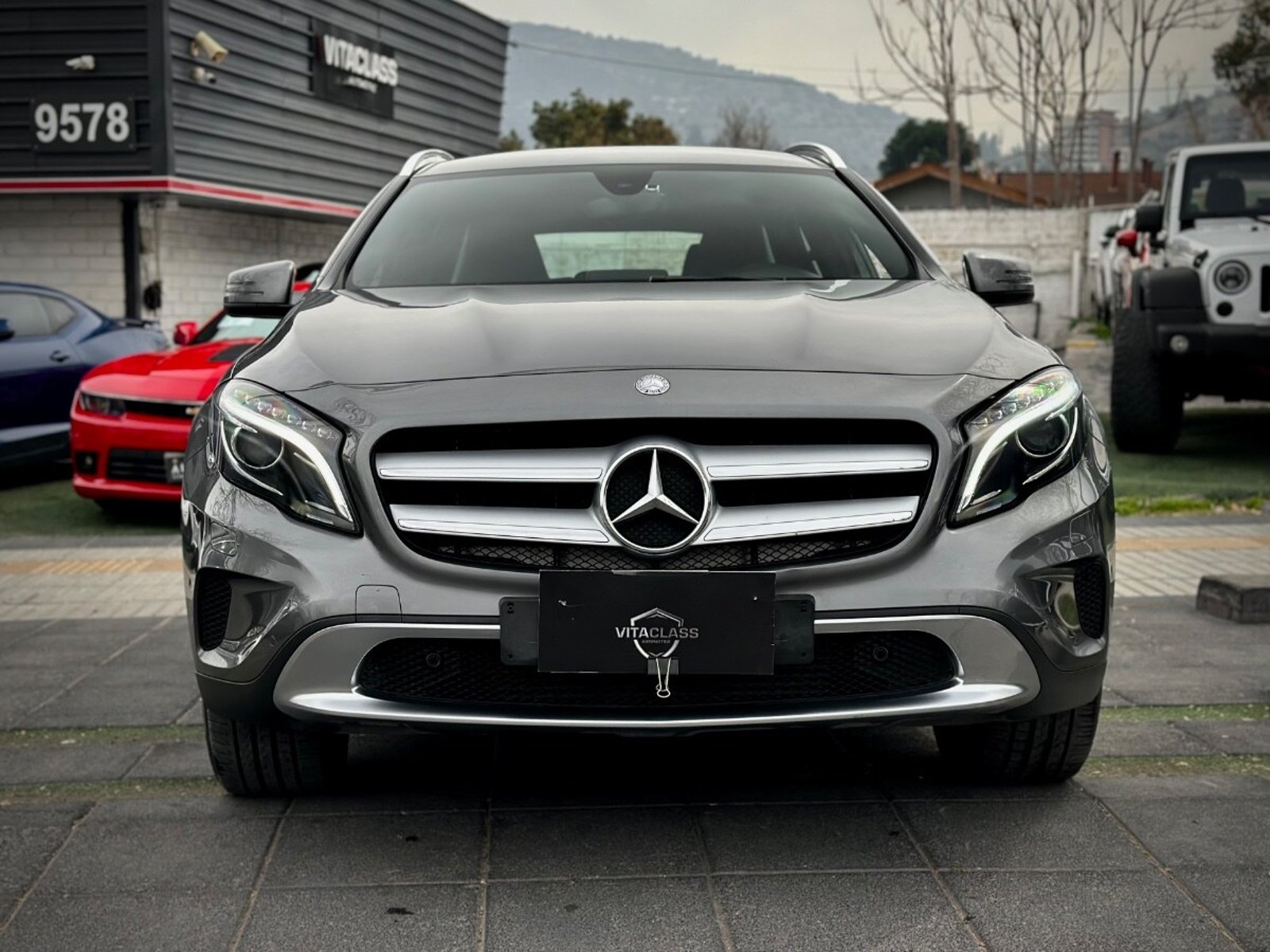 Mercedes-Benz GLA 200 URBAN 2017 - Foto 2 de 10