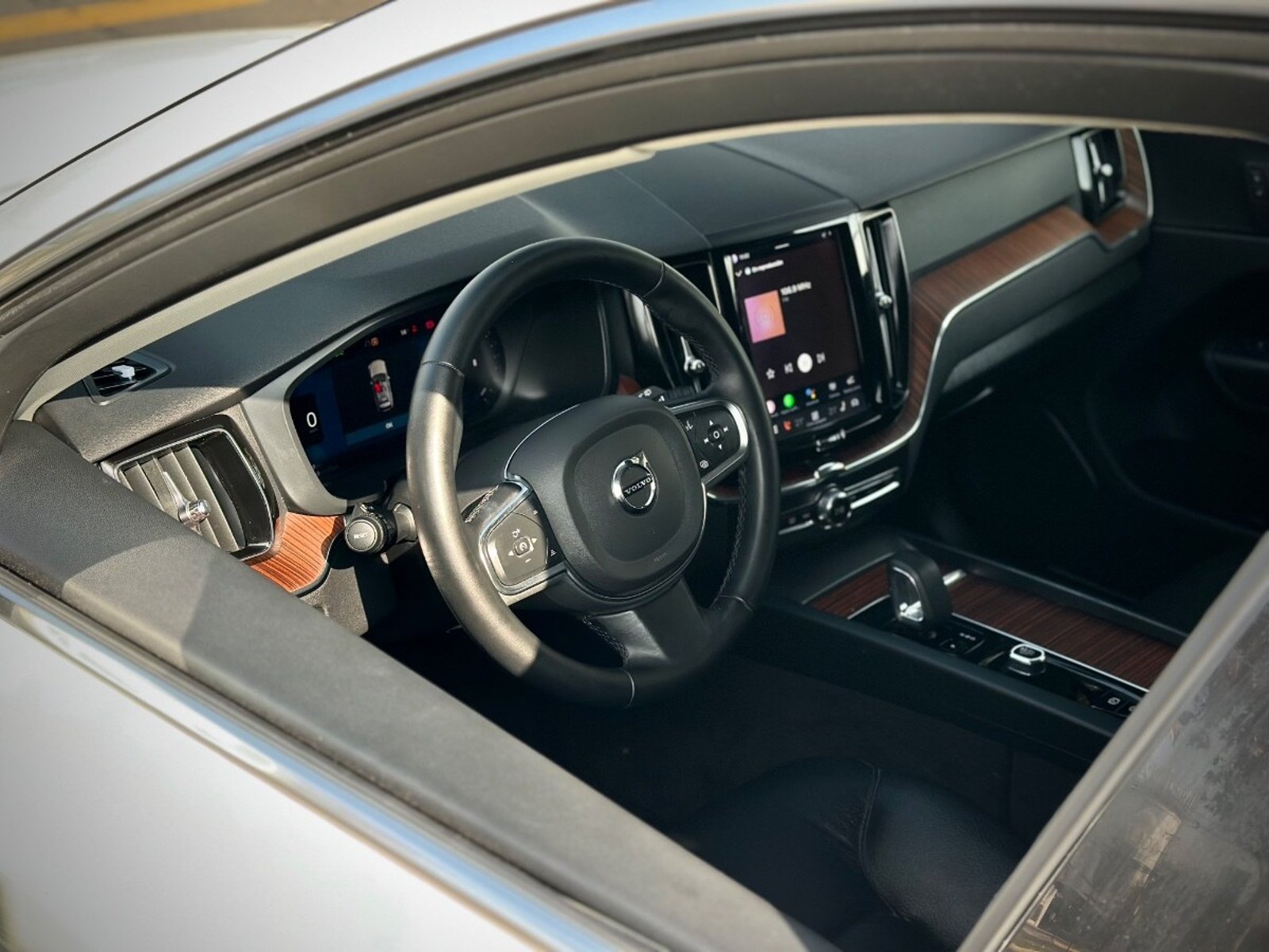 VOLVO XC60 B5 PLUS AWD HIBRIDA 2024 - Imagen 7 de 10