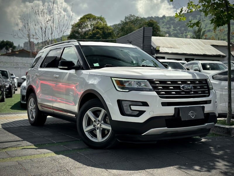 Ford EXPLORER XLT 2018 - Imagen 3 de 10