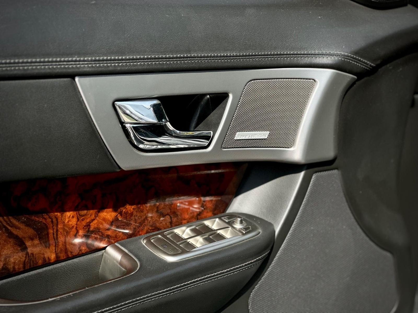 JAGUAR XF SV8 2009 - Imagen 9 de 10
