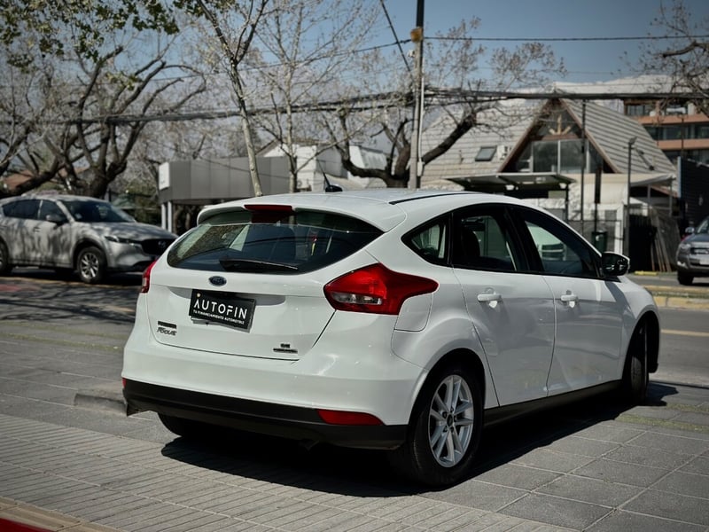 Ford FOCUS SE 2015 - Imagen 6 de 10
