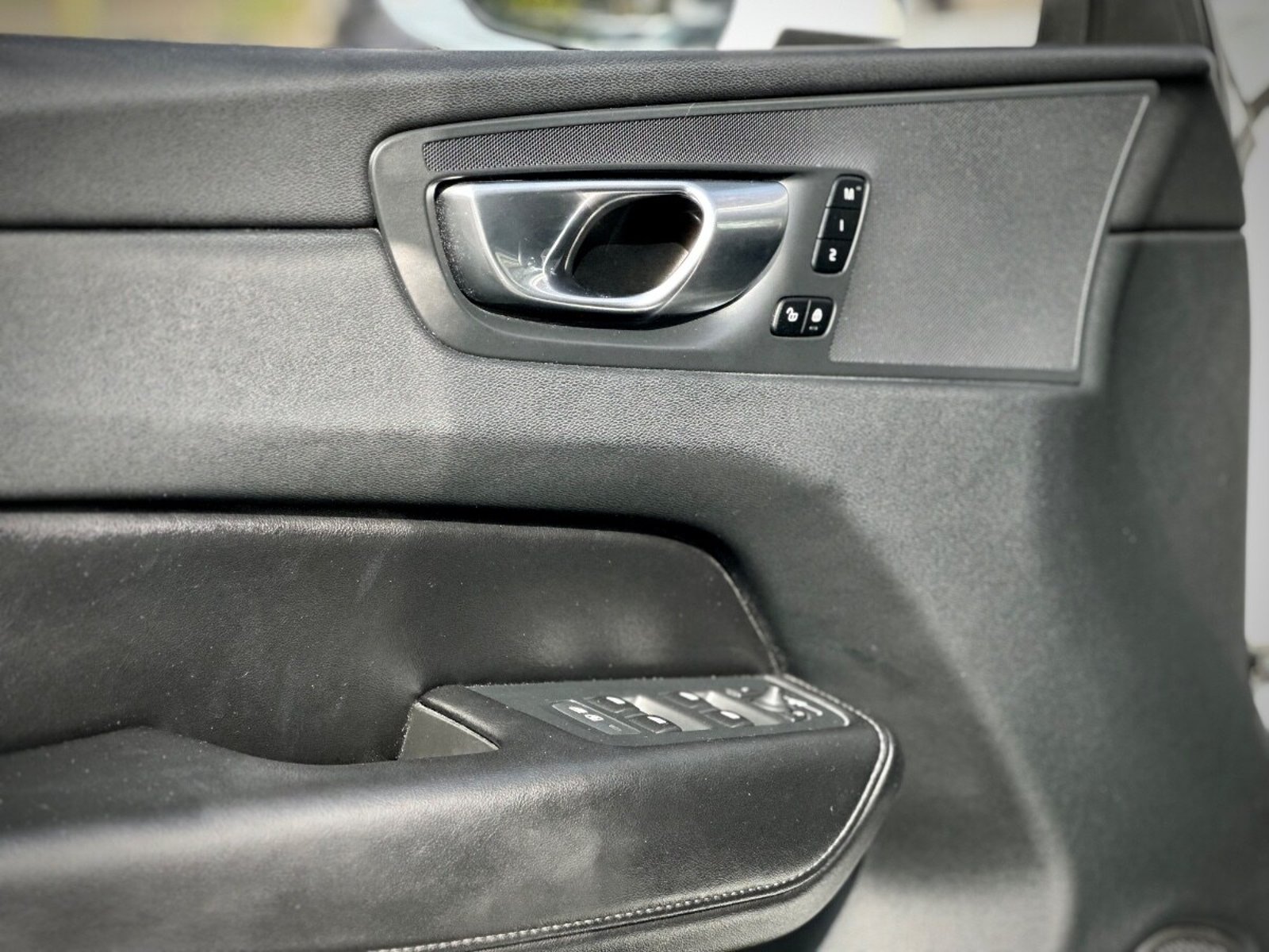 VOLVO XC60 B5 PLUS AWD HIBRIDA 2024 - Imagen 8 de 10