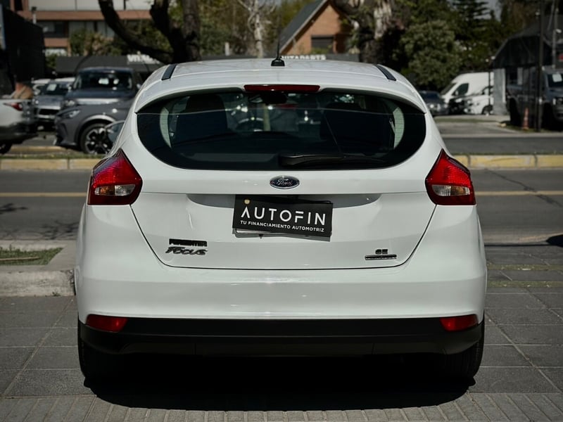 Ford FOCUS SE 2015 - Imagen 5 de 10