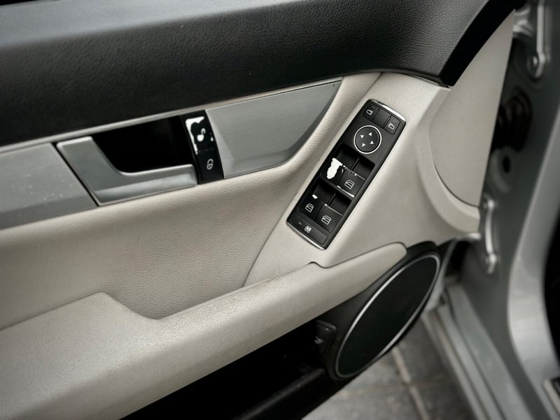Mercedes-Benz C180 AVANTGARD BLUE EFFICINECY 2013 - Imagen 8 de 10