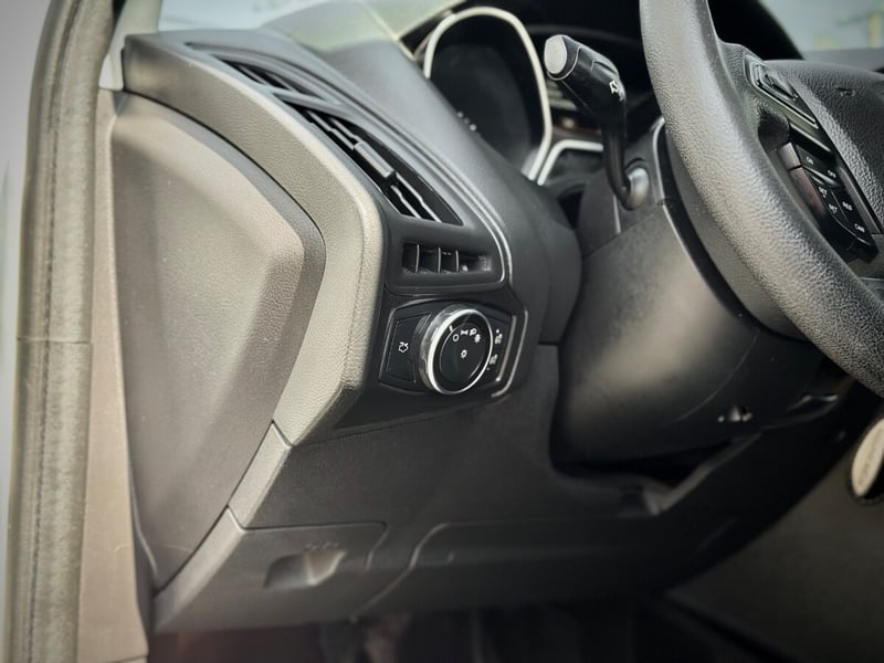 Ford FOCUS SE 2015 - Imagen 9 de 10