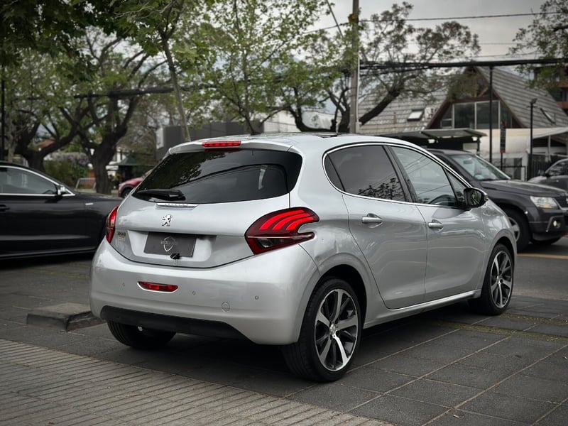 Peugeot 208 BLUEHDI ALLURE PACK 2019 - Imagen 6 de 10
