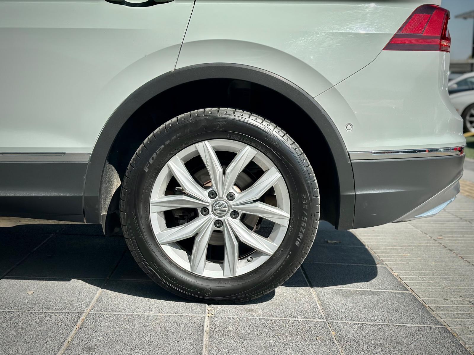 Volkswagen TIGUAN LIMITED 2019 - Foto 4 de 10